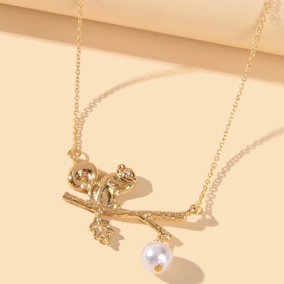 🐿 Adorable Metallic Faux Pearl Squirrel On Branch Necklace 🐿 - Picture 4 of 4